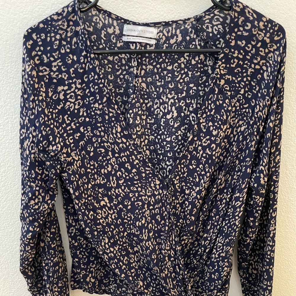 Urban outfitters blue & tan pattern blouse